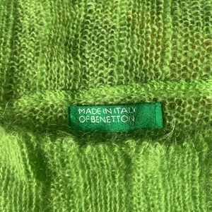 Slightly off shoulder split shirt. Unique style